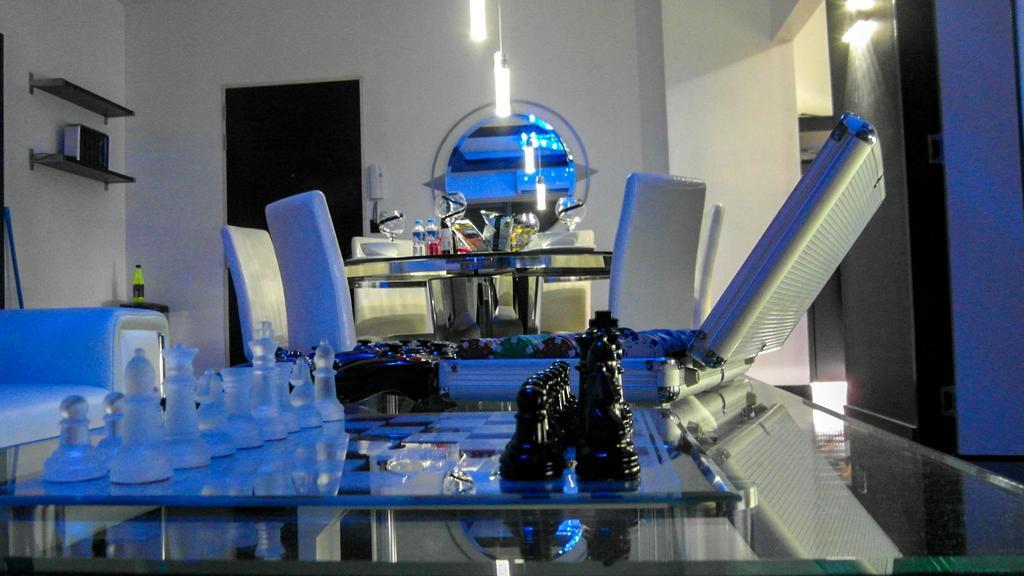 Modern Luxury Lower Penthouse Unit マニラ市 エクステリア 写真
